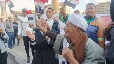 صعيدي يحتفل بفوز السيسي على طريقته