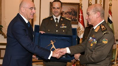 الفريق أول محمد زكي يلتقى وزير الدفاع اليوناني