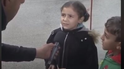 «احنا الله معنا والله أحسن من مائة سلاح».. طفلة فلسطينية تتحدث بشجاعة وقوة إيمان
