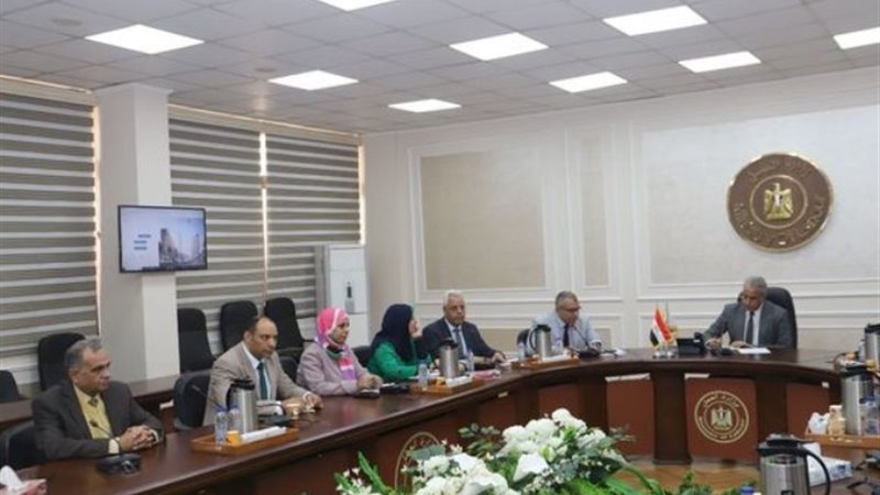 خلال اجتماع وزير العمل مع المختصين بشؤون العمالة الغير منتظ
