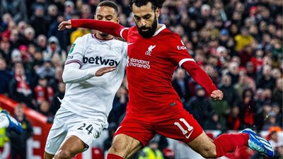 محمد صلاح يحتفل مع لاعبي ليفربول بالكريسماس مجدداً