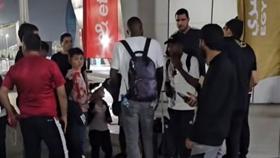 هل نسى الأهلي تاو وموديست في الملعب وغادر بدونهما؟ اعرف القصة الكاملة