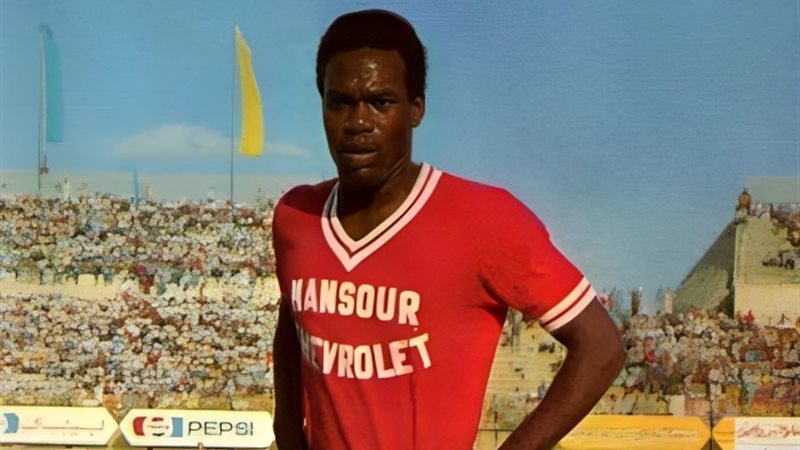 محمد عباس لاعب الأهلي السابق
