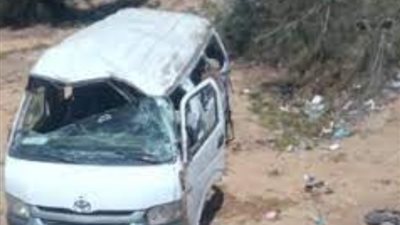 مصرع شخص بعد اصطدامه بسيارة ميكروباص على طريق الفيوم في الجيزة
