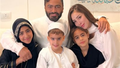 تامر حسني يفاجئ الجمهور بصورته مع بسمة بوسيل.. وبدرية طلبة: «أيوه كدا»