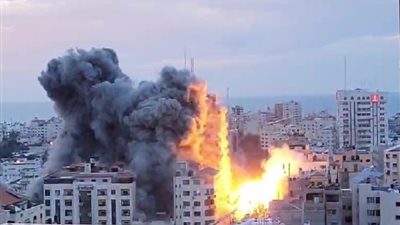 خسائر فادحة .. اللقطات الأولى لحادث انفجار ضخم في بيروت (فيديو)