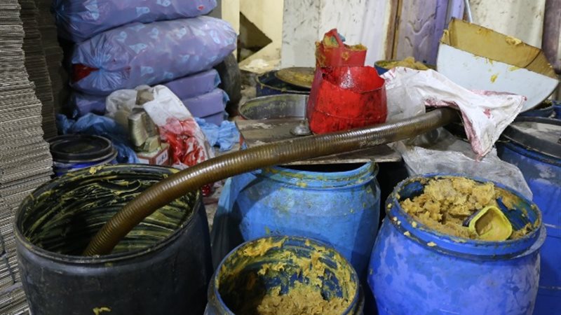 ضبط مصنع زيوت سيارات مغشوشة