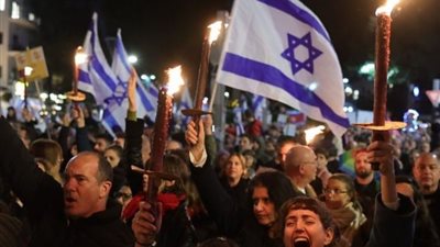 مظاهرات وقطع طرق في تل أبيب.. أهالى المحتجزين فى غزة يحاصرون نتنياهو