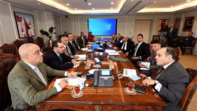 وزيرا الإسكان والتجارة يناقشان تطوير المناطق الصناعية بالمدن الجديدة