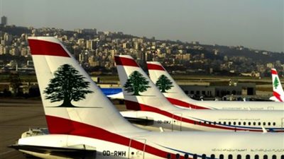 «هاكرز» يخترق شاشات العرض بمطار رفيق الحريري ويوجه رسالة لحزب الله