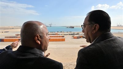 كل ما حدث في جولة رئيس الوزراء بميناء السخنة والمنطقة الاقتصادية