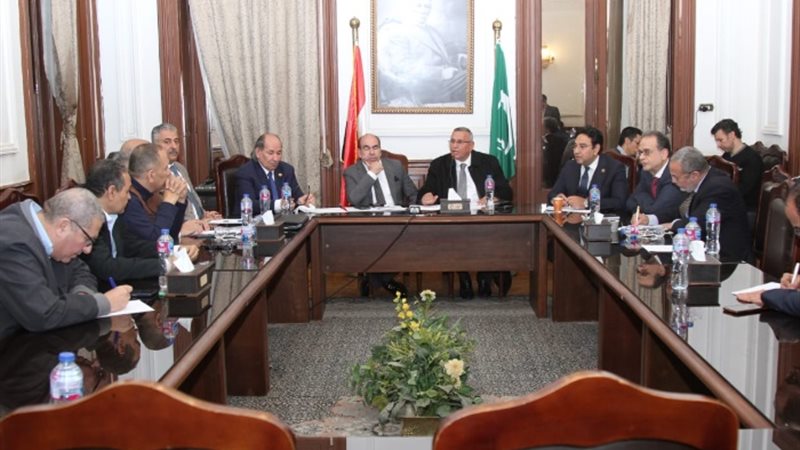خلال الاجتماع