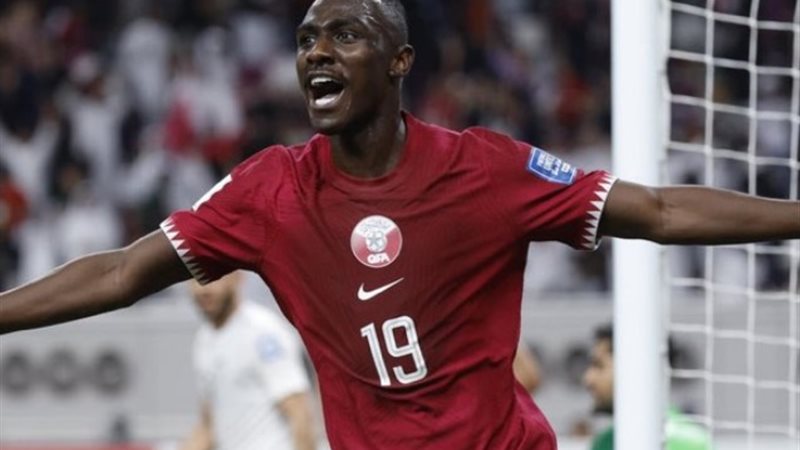 فرحة لاعب منتخب قطر المعز على بالهدف الثانى