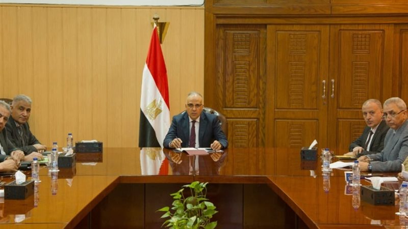 خلال الاجتماع