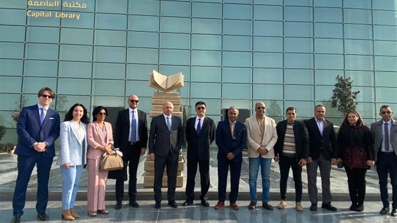 من جانب اجتماع رئيس شركة العاصمة مع وفدًا من بنك التنمية ال
