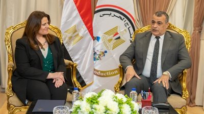 وزير الإنتاج الحربي يبحث مع وزيرة الهجرة إقامة مشروعات استثمارية للمصريين بالخارج