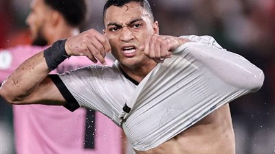مصطفى محمد يدعم محمد صلاح بعد هدف التأهل (فيديو)