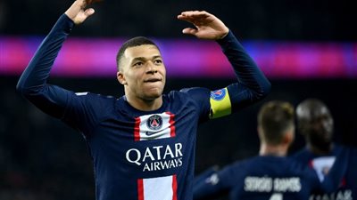 مبابي يقود باريس للتقدم  بهدف في الشوط  الأول علي اورليانز ( فيديو )