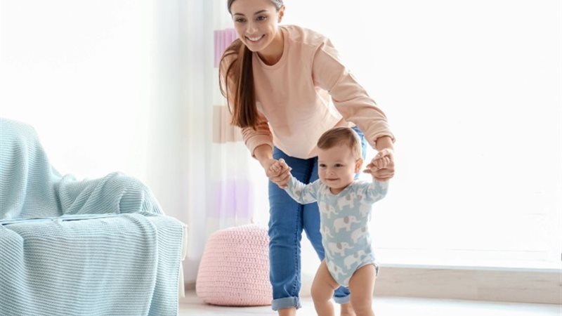 / نصائح للمساعدة في تعلم الطفل المشي