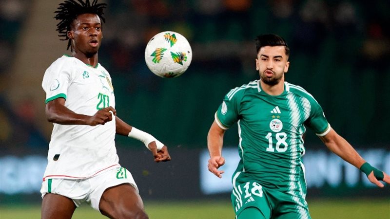 لاعبي منتخب الجزائر وموريتانيا
