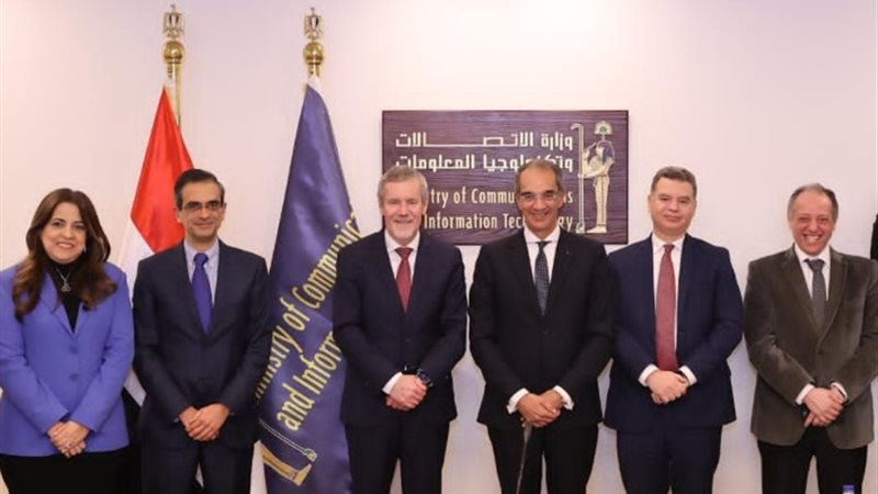 وزارة الاتصالات ومجموعة فودافون للحلول الذكية