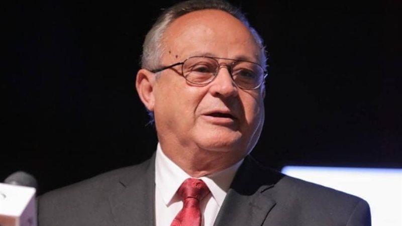 الدكتور أحمد زايد