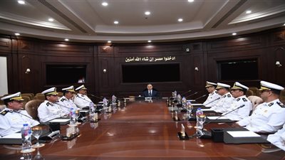 وزير الداخلية يعقد اجتماعاً مع مساعديه لمتابعة خطط تأمين انتخابات مجلس النواب 