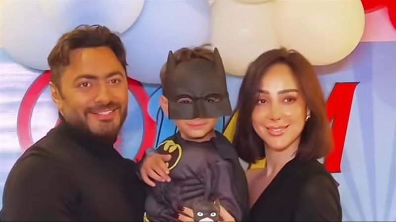 تامر حسني وبسمة بوسيل وابنهما آدم