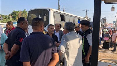 محافظ الدقهلية: لن أتوقف عن جولاتي للتأكد من توافر وسائل النقل للطلاب والمواطنين 
