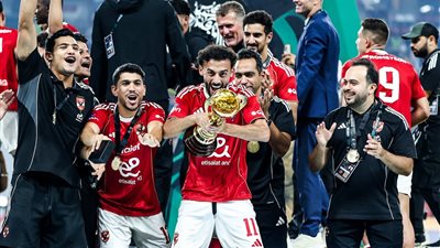 مكافآت «استثنائية» للاعبي الأهلي بعد التتويج بالسوبر على حساب الزمالك.. تفاصيل