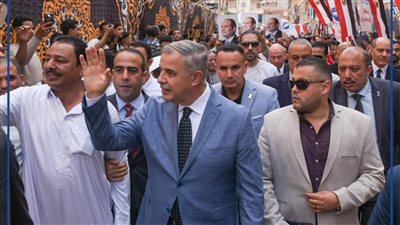 محافظ الإسكندرية يدلي بصوته في انتخابات مجلس النواب 2025
