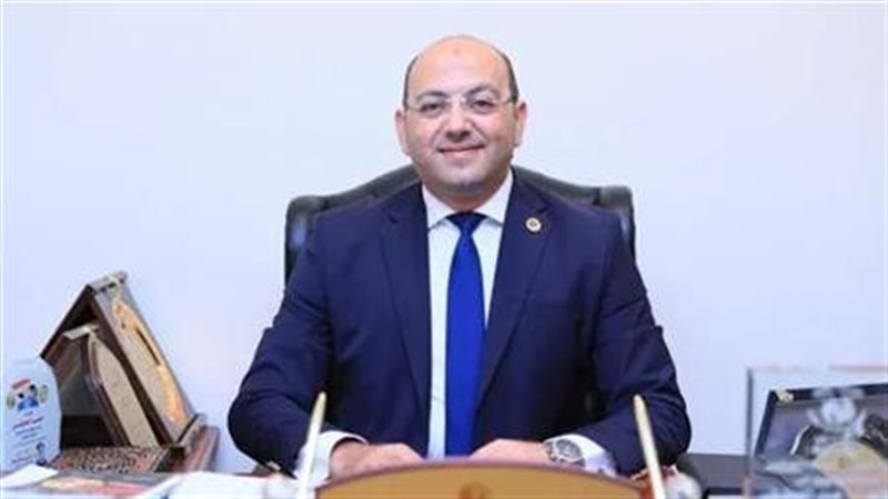 الدكتور أحمد العطيفي