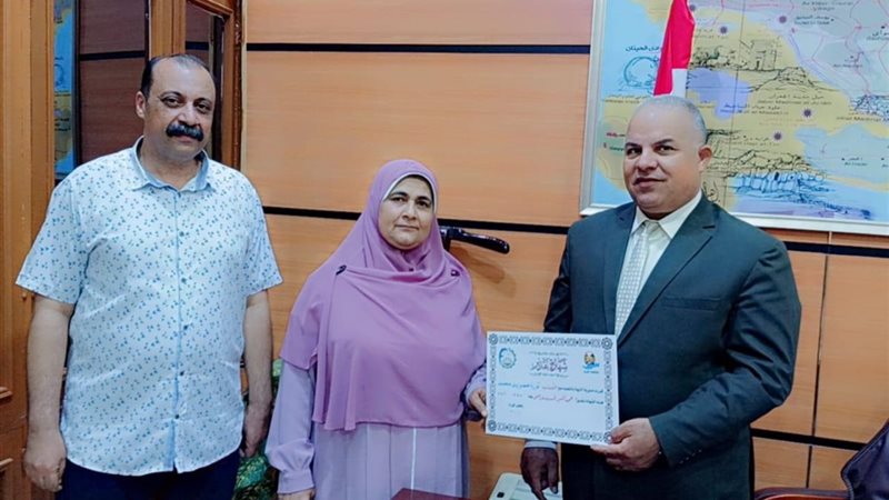 وكيل وزارة تعليم الفيوم اثناء التكريم