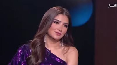 مي عمر تدافع عن إسعاد يونس بعد انتقاد إطلالتها في مهرجان القاهرة