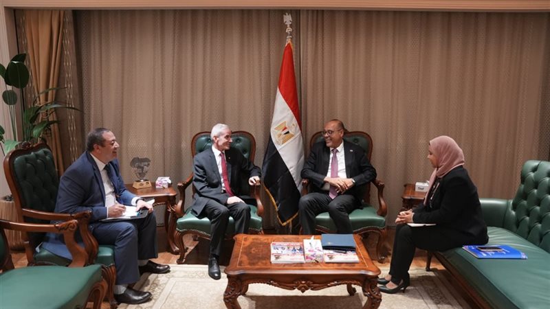 وزير العمل وسفير ألبانيا