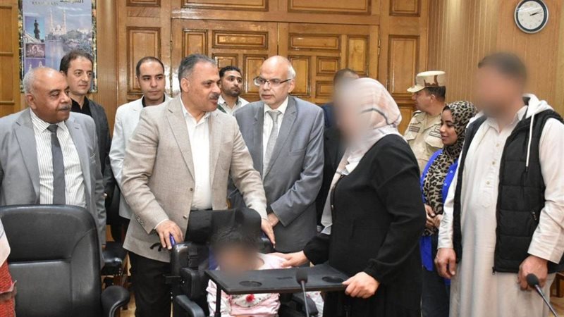 تسليم كرسي متحرك
