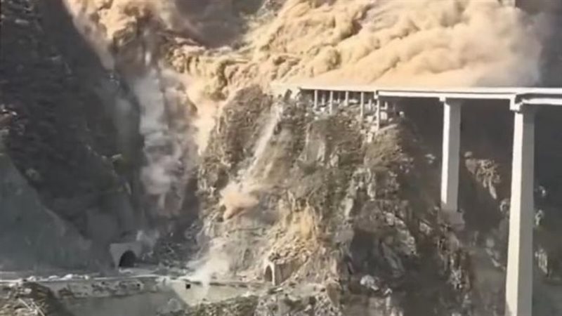 انهيار جسر هونغتشي في الصين