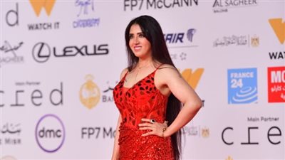 نور فخري تخطف الأضواء في افتتاح “القاهرة السينمائي” وتبدأ رحلة جديدة