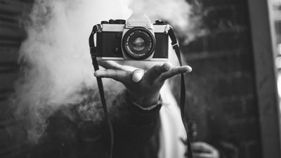 هل تعليق الصور الفوتوغرافية في البيت جائز؟.. أمين الفتوى يجيب