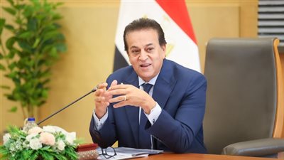 توجيهات عاجلة بشأن الطبيب المصاب بطلق ناري طائش.. «كان بيشارك في قافلة طبية»