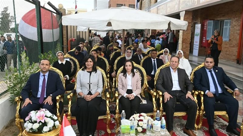 السفيرة نبيلة مكرم