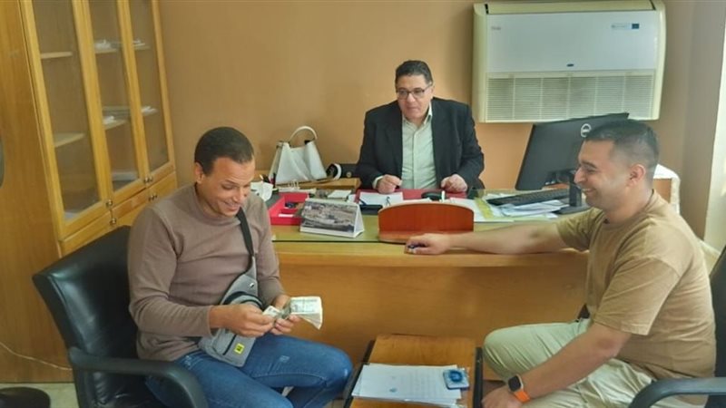 الدكتور أيمن شعبان والمواطن أحمد صابر 