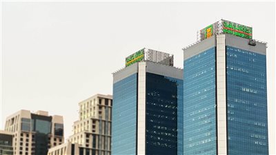 البنك الأهلي المصري يدعم خدمات الزوار في إيديكس 2025 بسيارات الصراف الآلي المتنقلة 