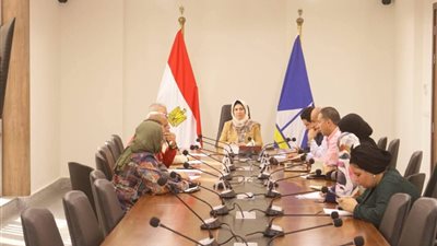 بنائب محافظ دمياط: تحسين أوضاع العمالة غير المنتظمة وتوفير التأمين الاجتماعي