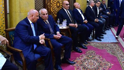 موقف مفاجئ من حسين لبيب مع أسرة الراحل محمد صبري خلال العزاء