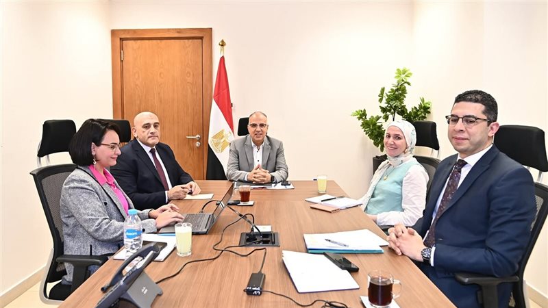 جانب من اجتماع وزارة الموارد المائية والري 