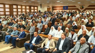 اجتماع موسع بين مزارعي البحيرة وشركة تصنيع حاصلات لبحث سبل التعاون
