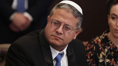 الوزير الإسرائيلي المتطرف بن جفير يحتفل بعيد ميلاده بكعكة مزينة بـ«حبل مشنقة»
