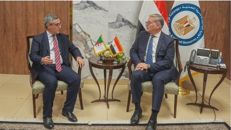 وزير البترول وسفير الجزائر في مصر