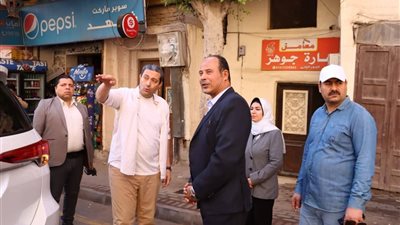 محافظ دمياط يشدد على التصدي للمخالفات وسرعة الانتهاء من رصف طريق عزبة البرج